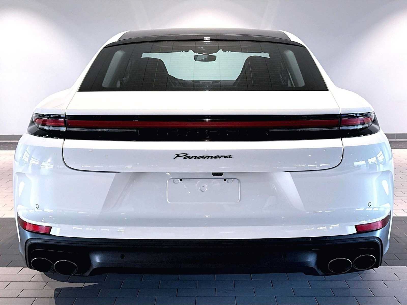 Used 2025 Porsche Panamera RWD image 10