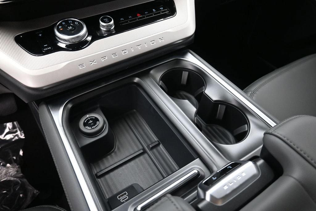 New 2026 Ford Expedition Active RWD image 19