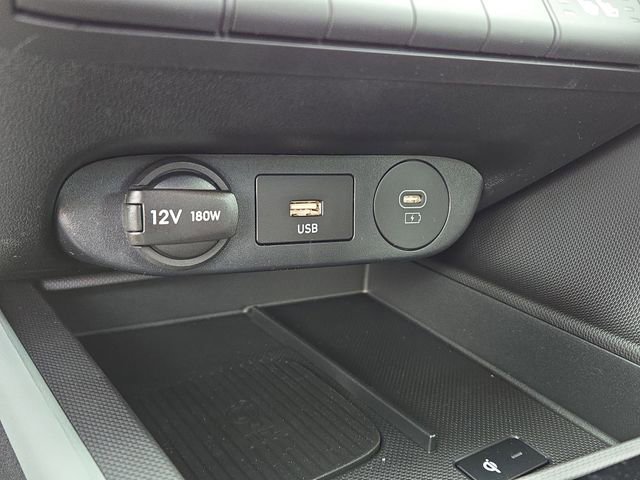 New 2025 Hyundai Elantra Limited image 14