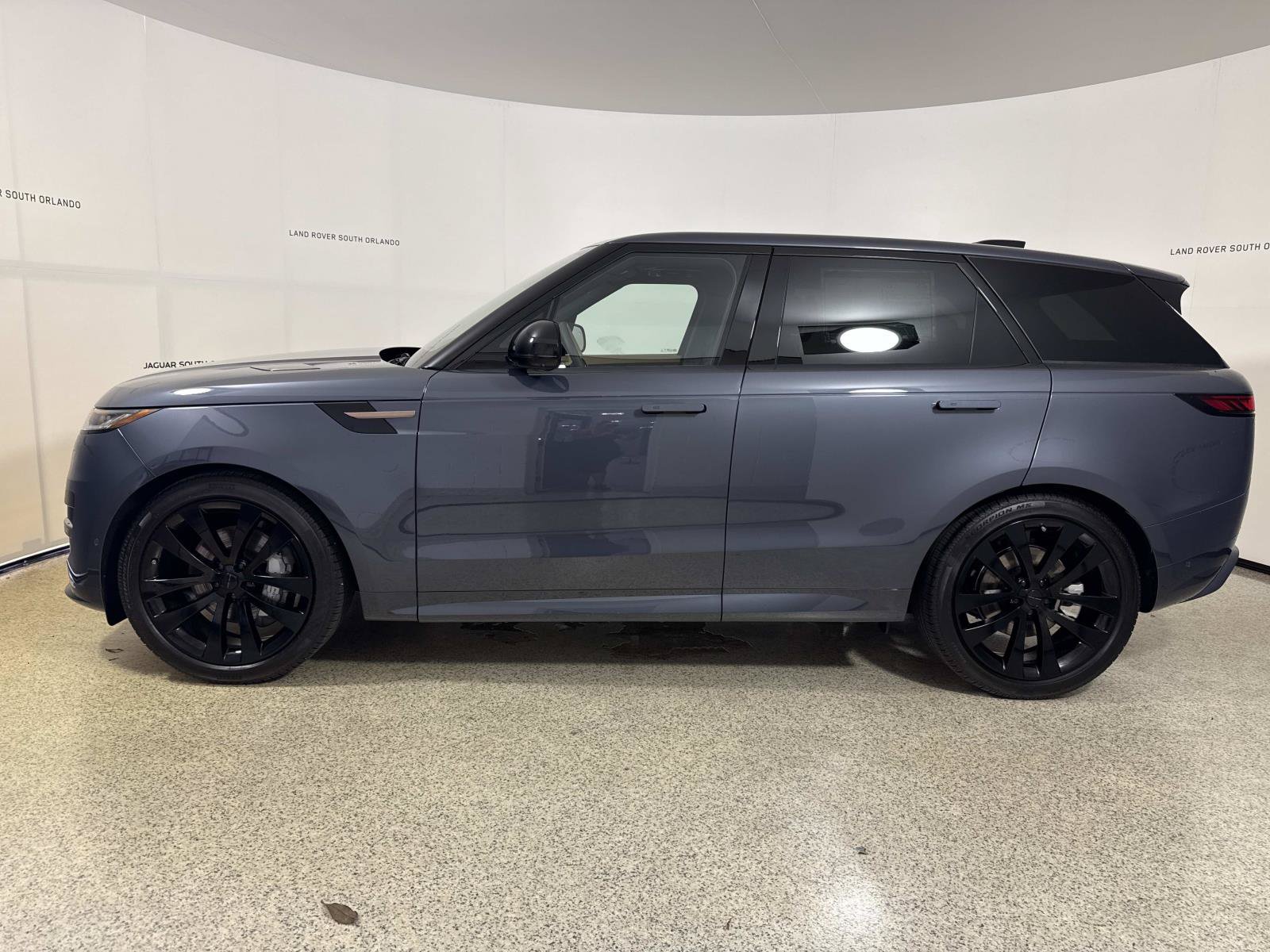 New 2026 Land Rover Range Rover Sport Dynamic SE AWD/4WD image 2