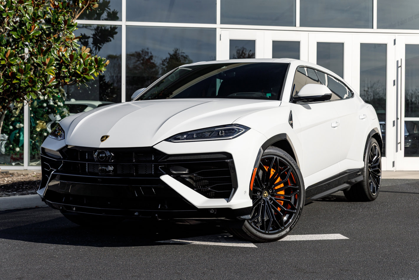 Used 2025 Lamborghini Urus SE image 4