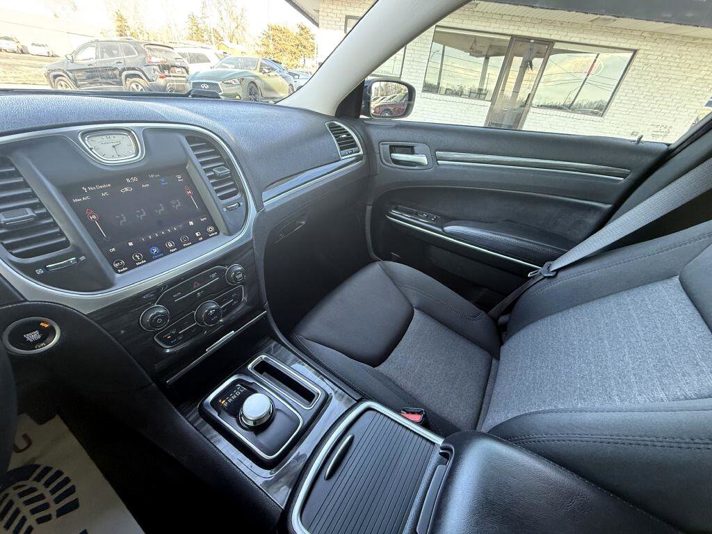 Used 2018 Chrysler 300 Touring w/ Sport Appearance Package image 21