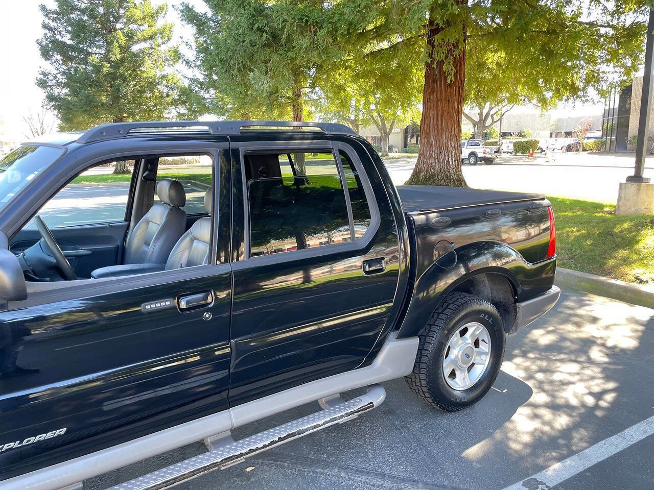 Used 2002 Ford Explorer Sport Trac 4x4 image 4