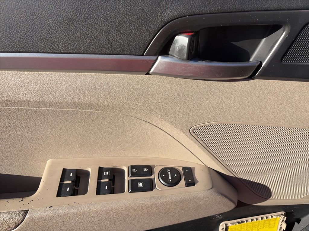 Used 2019 Hyundai Elantra SE image 14
