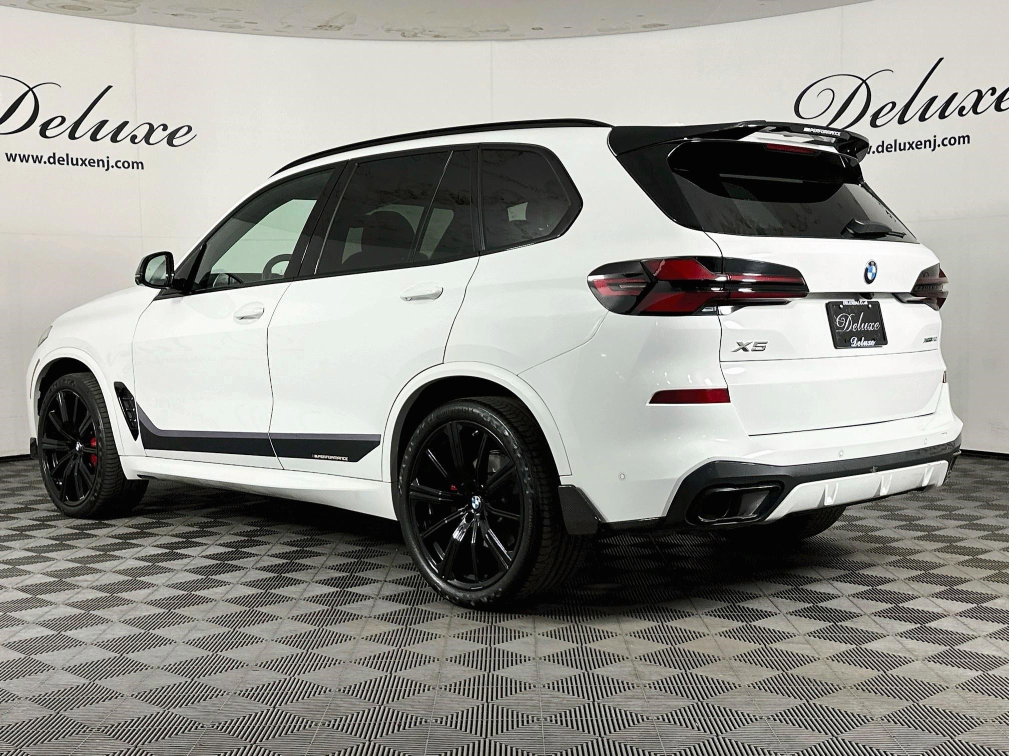 Used 2025 BMW X5 xDrive40i w/ M Sport Package AWD/4WD image 4