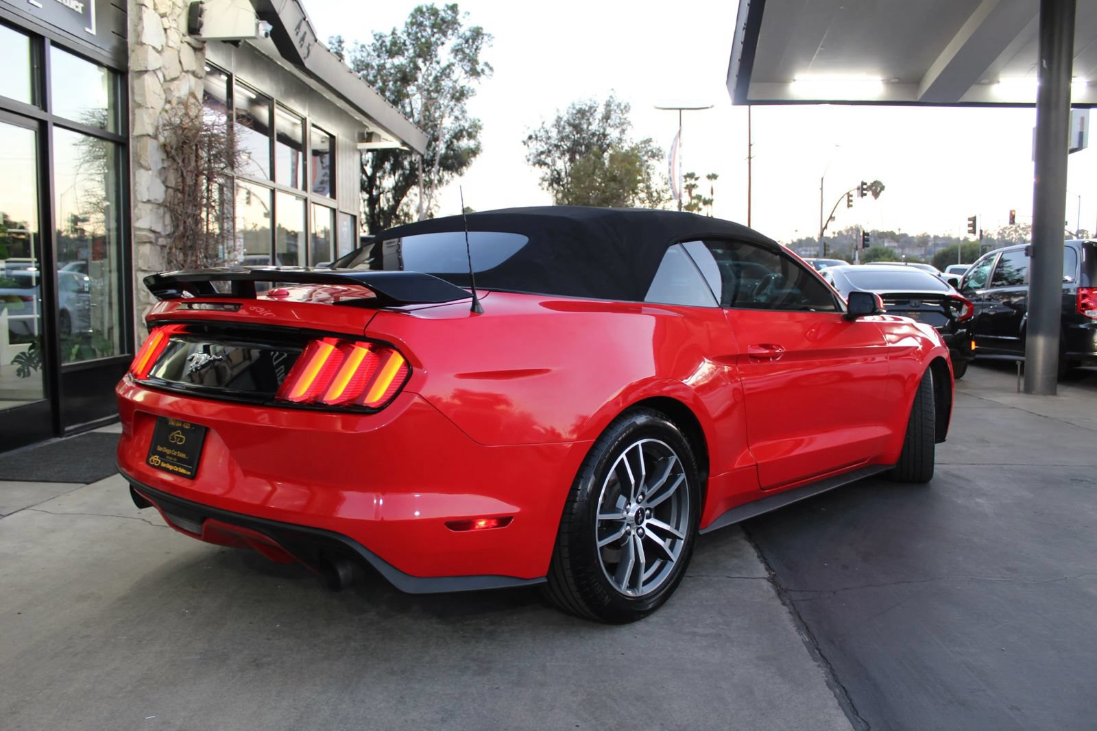 Used 2015 Ford Mustang Premium RWD image 5