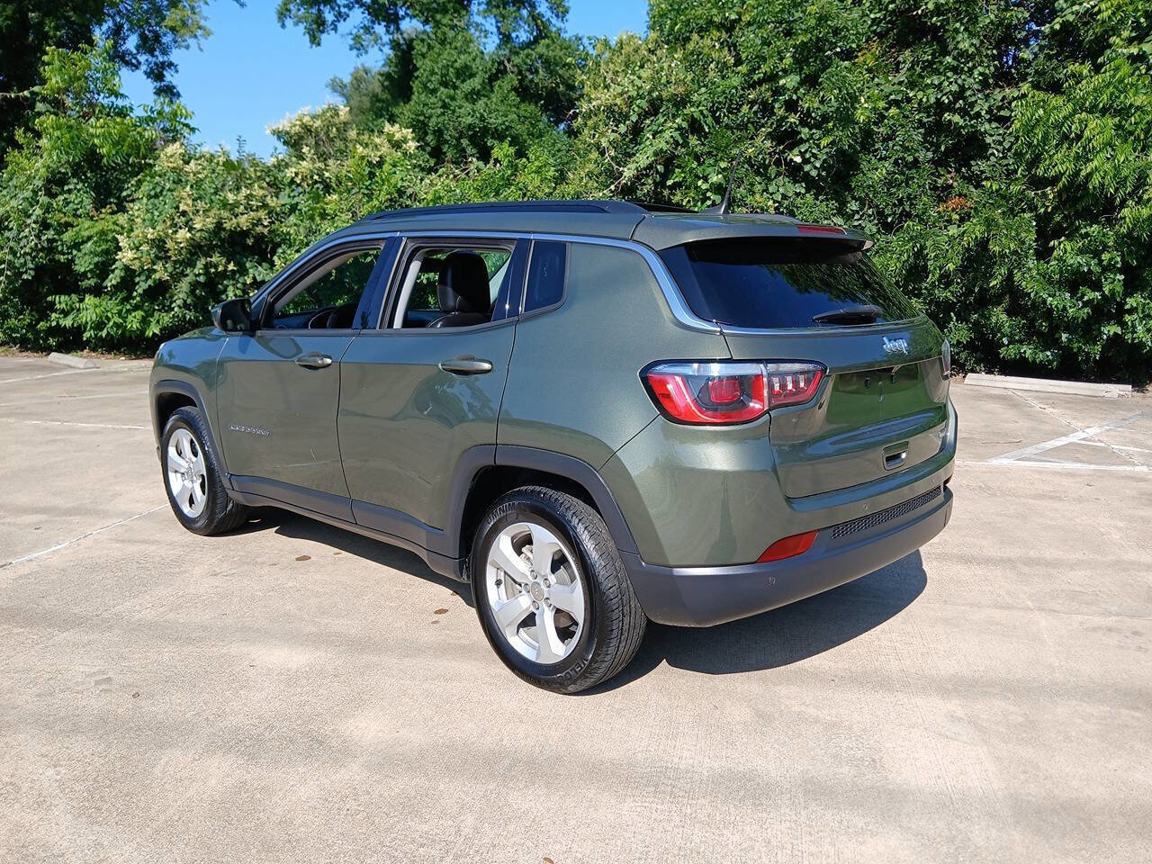 Used 2017 Jeep Compass Latitude w/ Popular Equipment Group FWD image 7