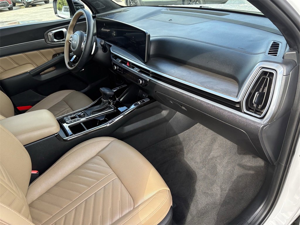 Certified 2025 Kia Sorento SX Prestige w/ Olive Brown Leather Package image 16
