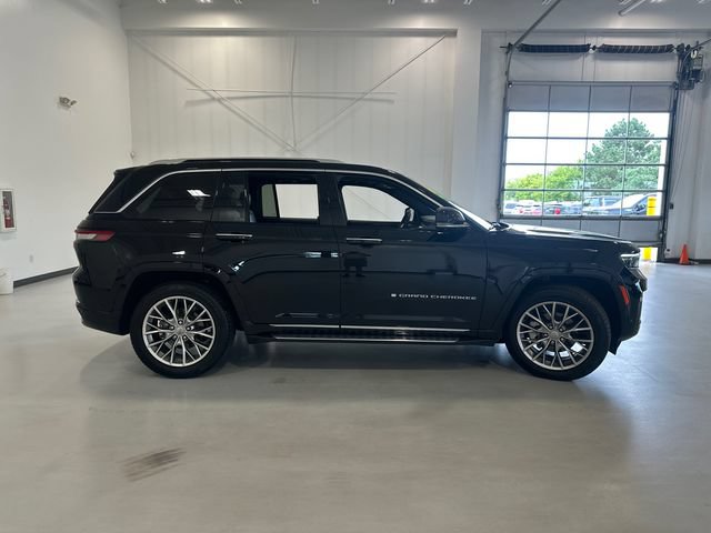 Used 2023 Jeep Grand Cherokee Summit AWD/4WD image 4