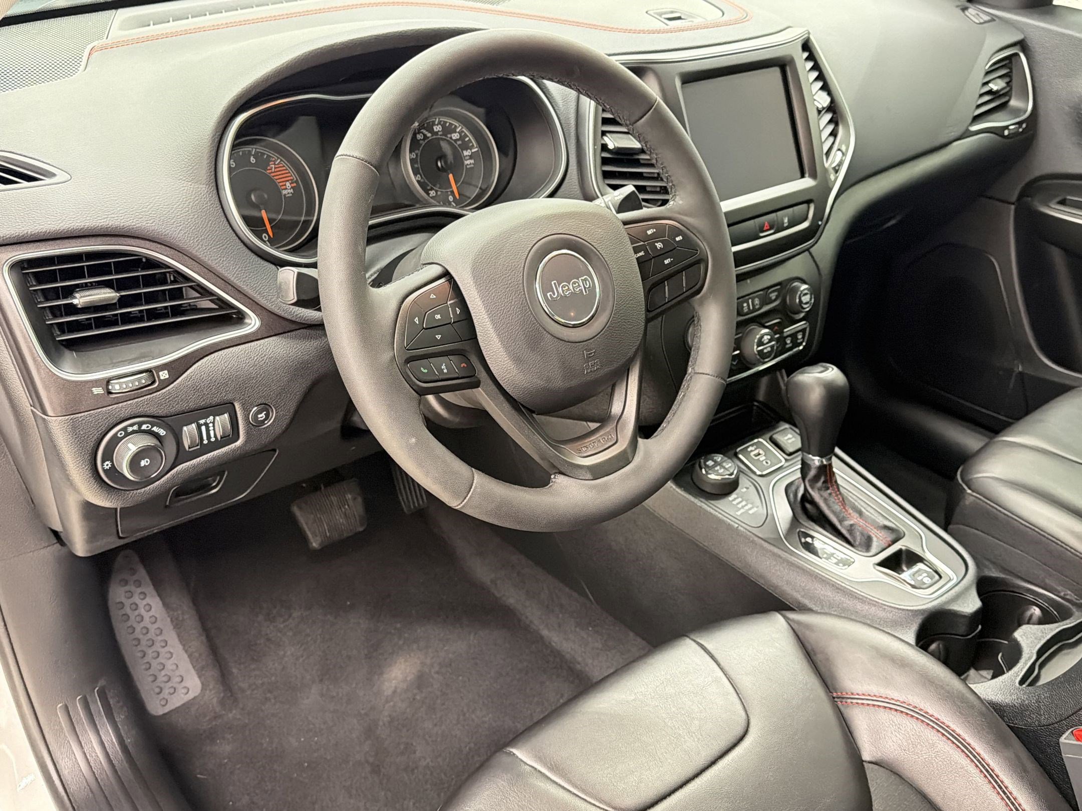 Used 2022 Jeep Cherokee Trailhawk w/ Sun, Sound & Nav Group AWD/4WD image 4