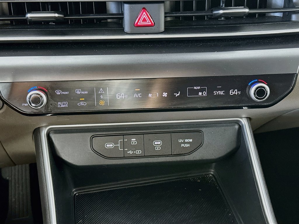 Used 2025 Kia Carnival FWD image 18