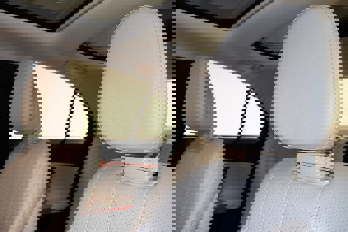 Used 2025 Mercedes-Benz E 350 4MATIC Sedan image 40