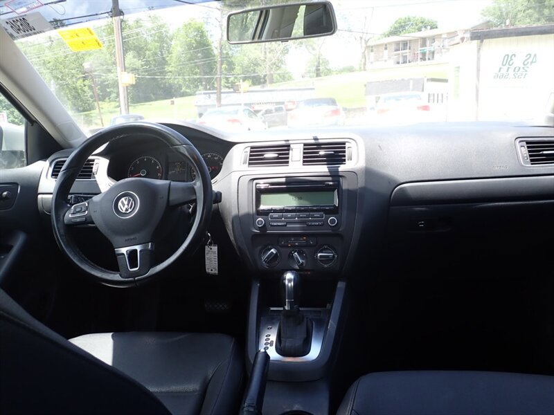Used 2011 Volkswagen Jetta SE FWD image 20