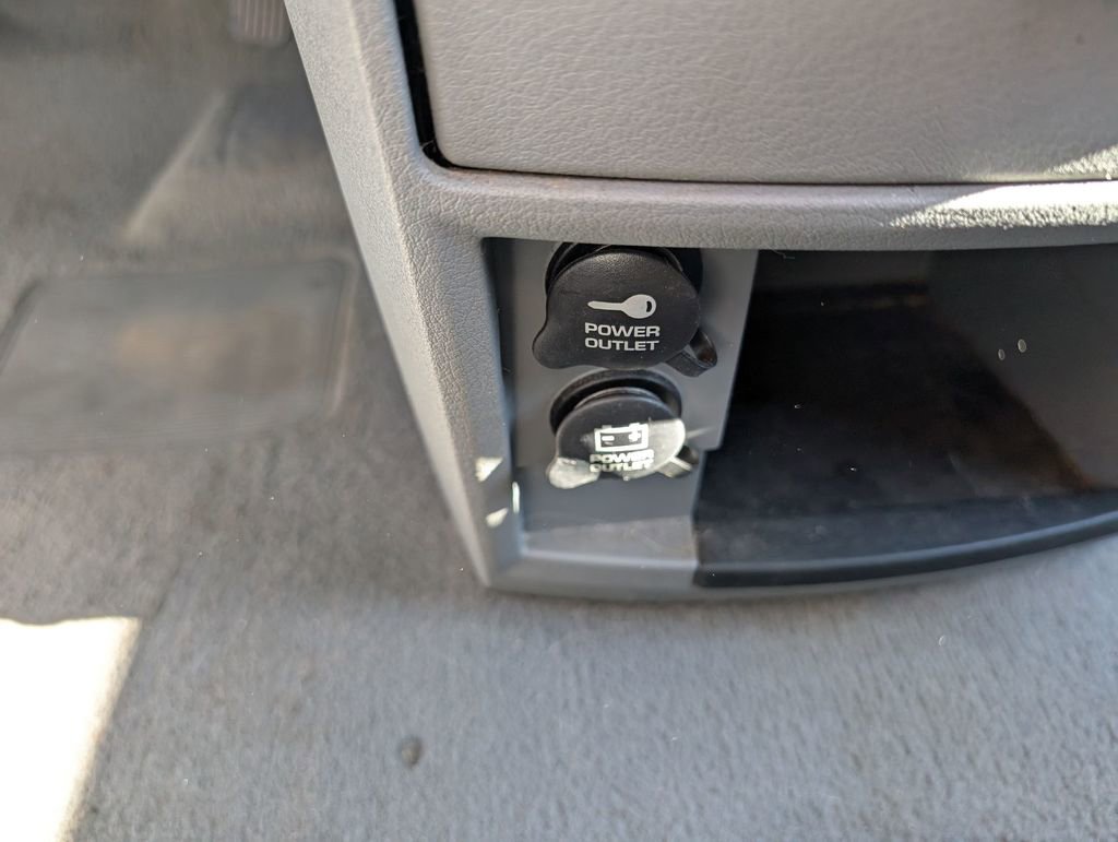 Used 2008 Chrysler Town & Country LX image 22