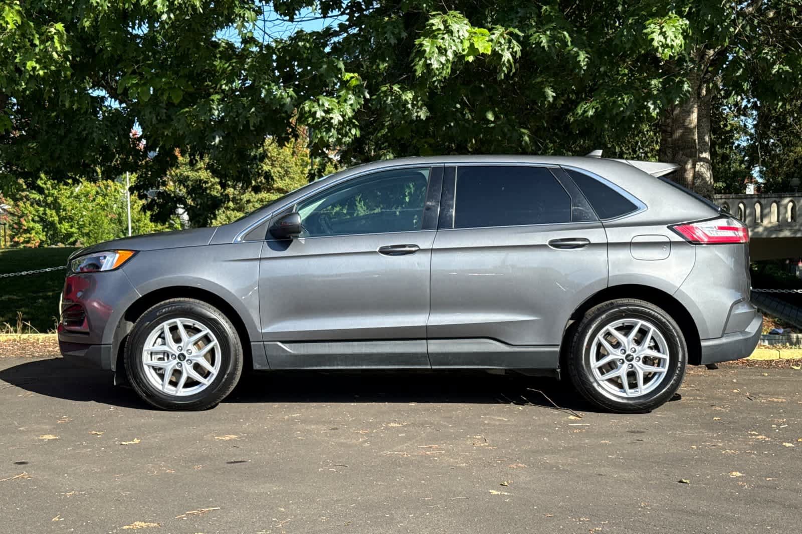 Used 2024 Ford Edge SEL AWD/4WD image 5