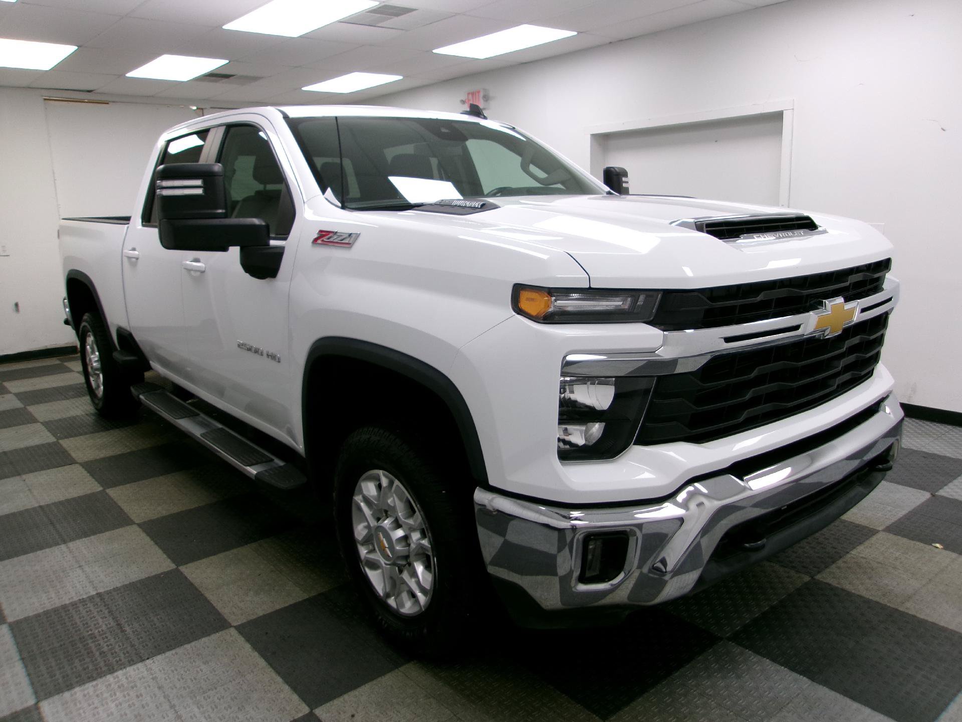 Used 2024 Chevrolet Silverado 2500 LT AWD/4WD image 14