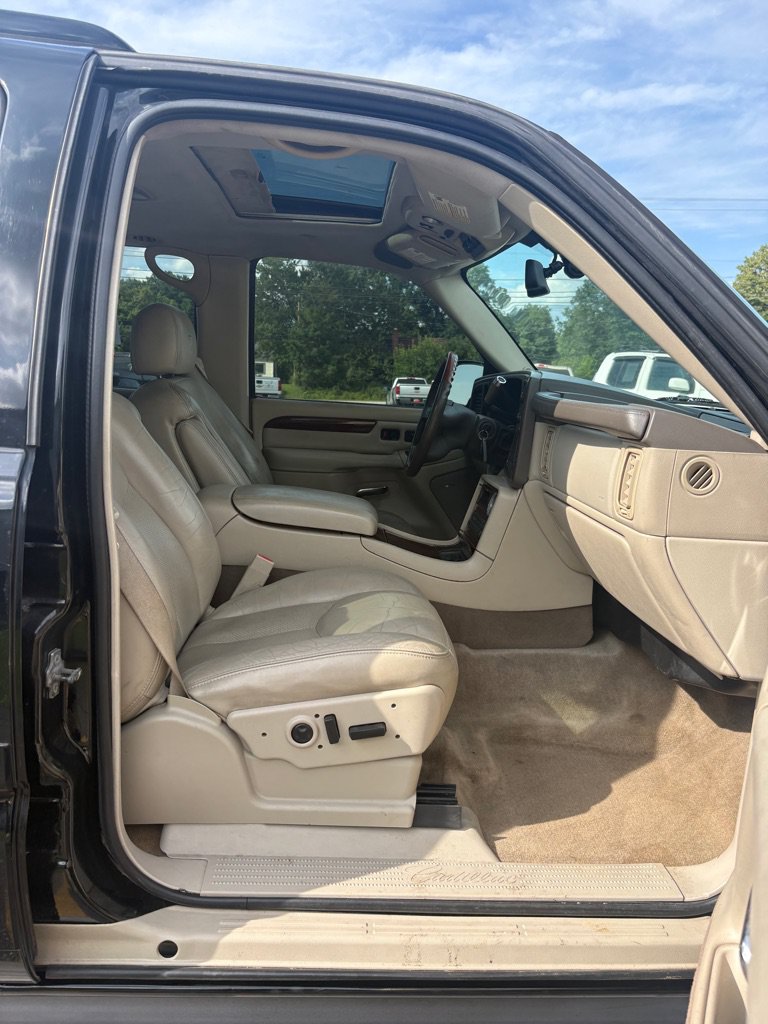 Used 2005 Cadillac Escalade AWD image 11
