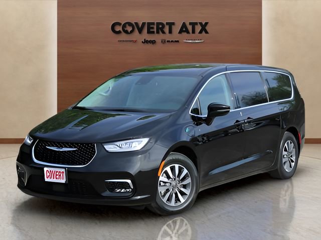 Used 2024 Chrysler Pacifica Select