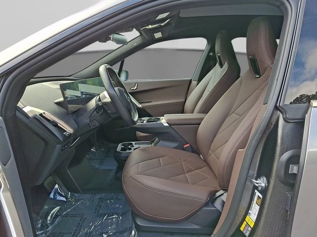 Used 2023 BMW iX xDrive50 w/ Sport Package AWD/4WD image 16
