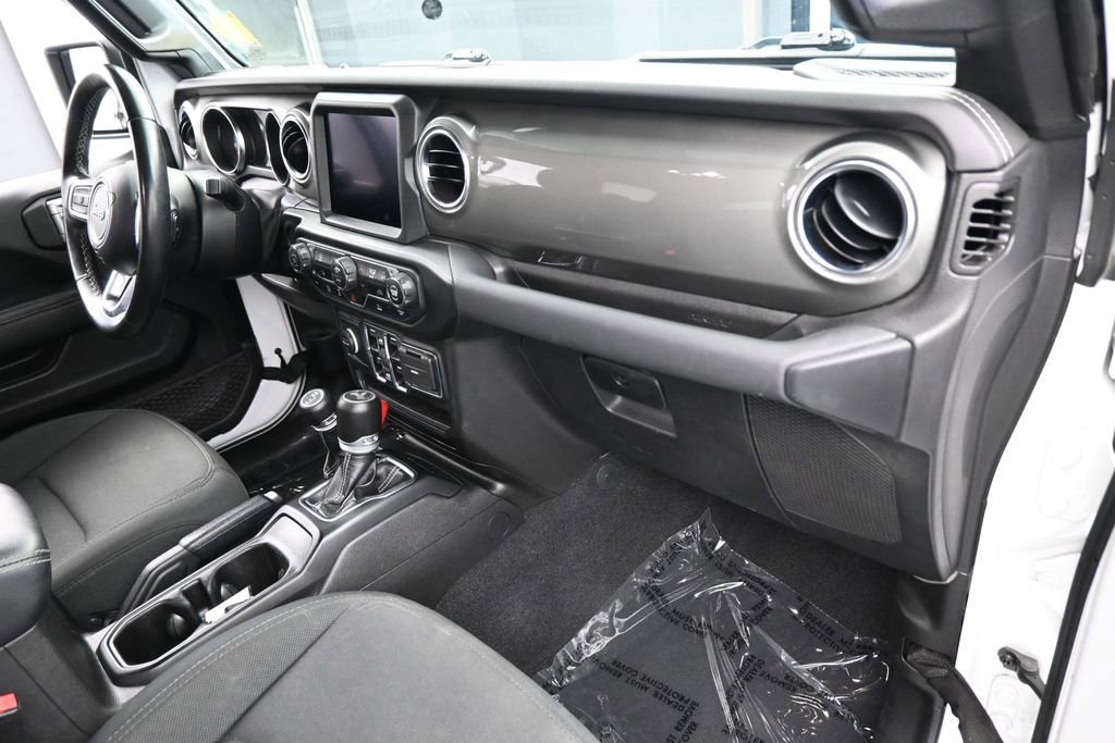 Used 2022 Jeep Wrangler Unlimited Sahara AWD/4WD image 41