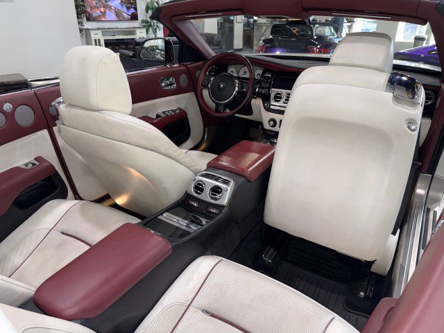 Used 2017 Rolls-Royce Dawn image 63