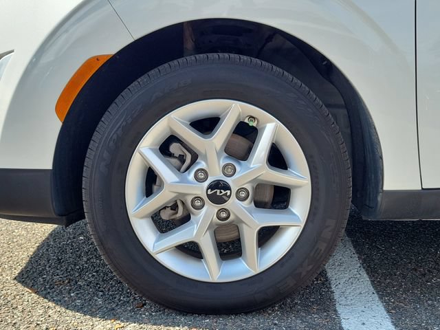 Used 2025 Kia Soul LX w/ LX Technology Package FWD image 6