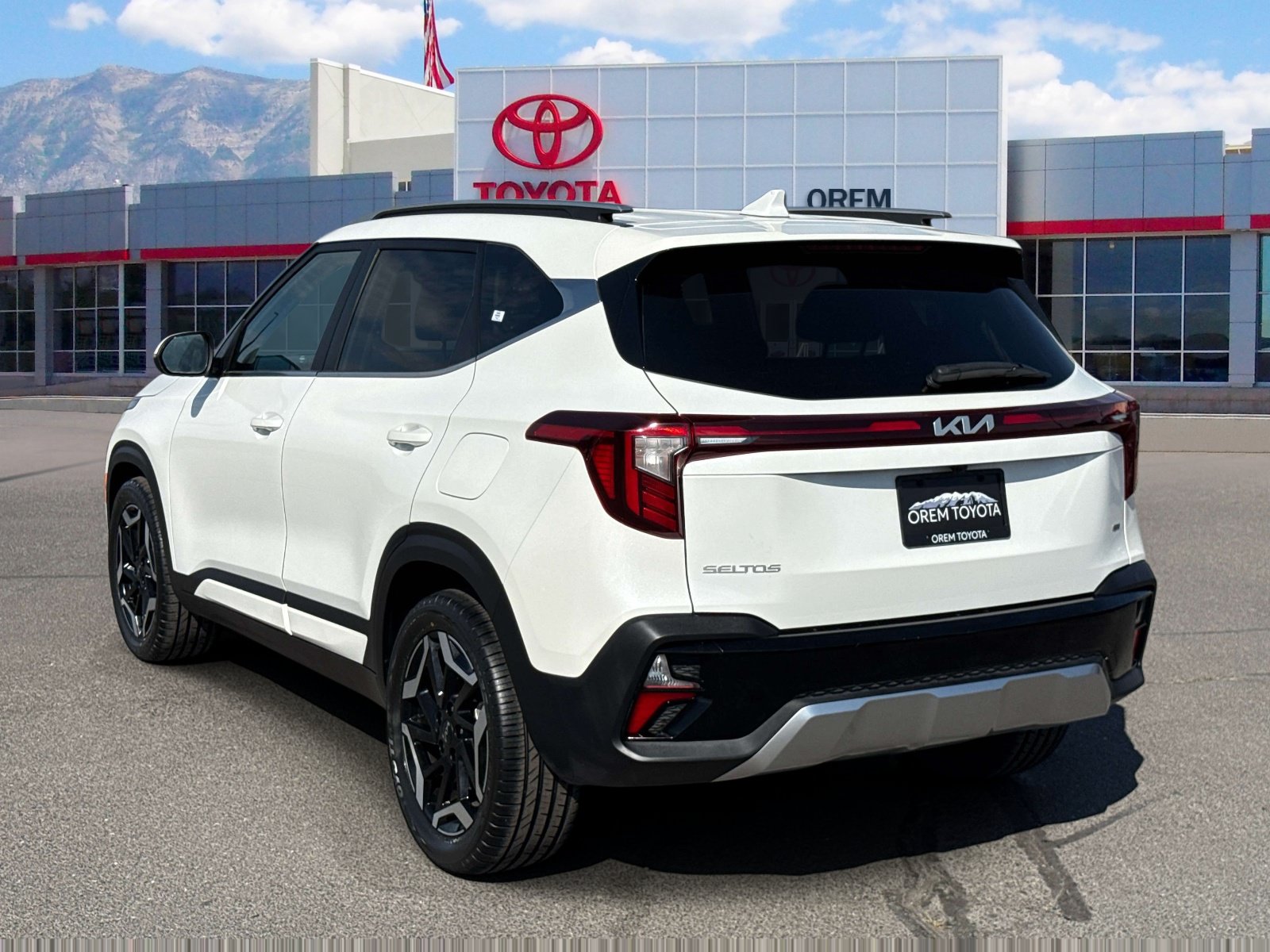 Used 2024 Kia Seltos SX w/ SX Sunroof Package AWD/4WD image 6