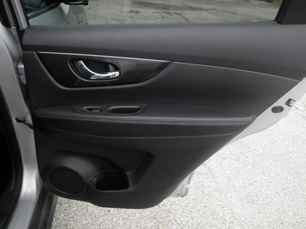 Used 2020 Nissan Rogue SV w/ Sun & Sound Touring Package image 30