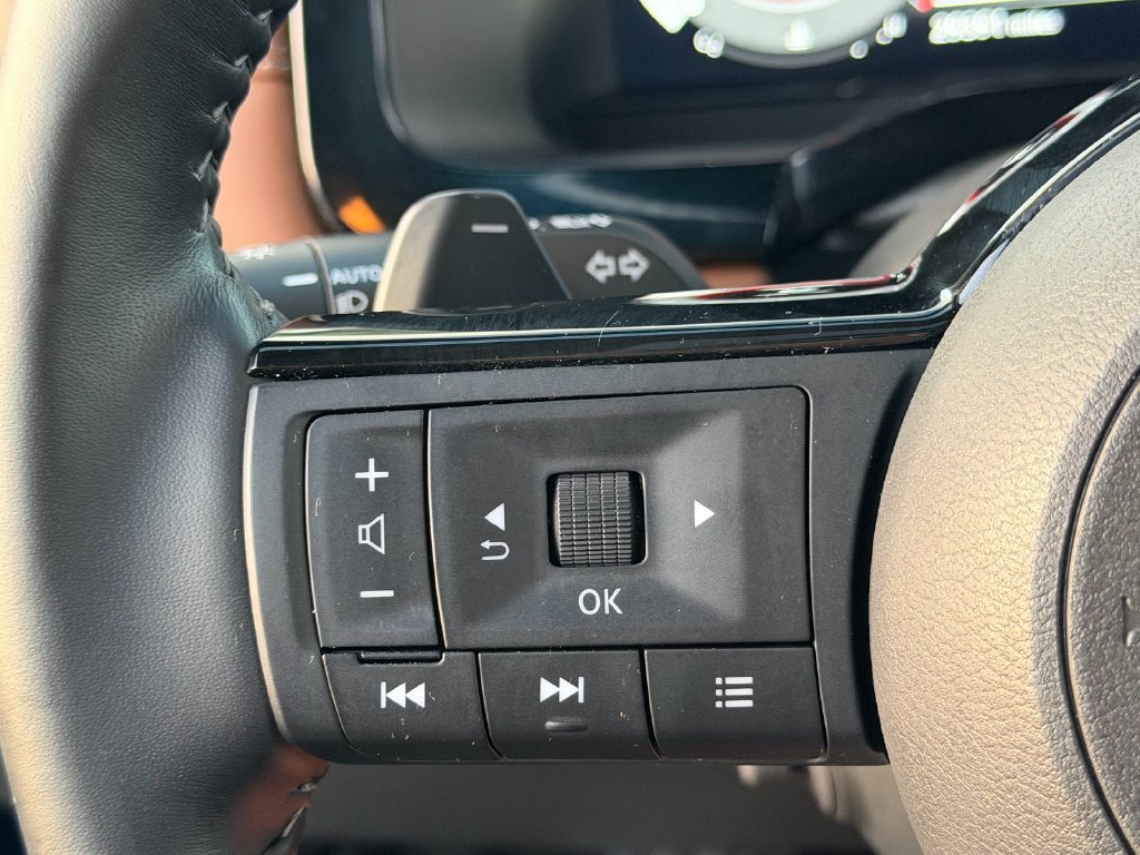 Used 2024 Nissan Pathfinder Platinum FWD image 23