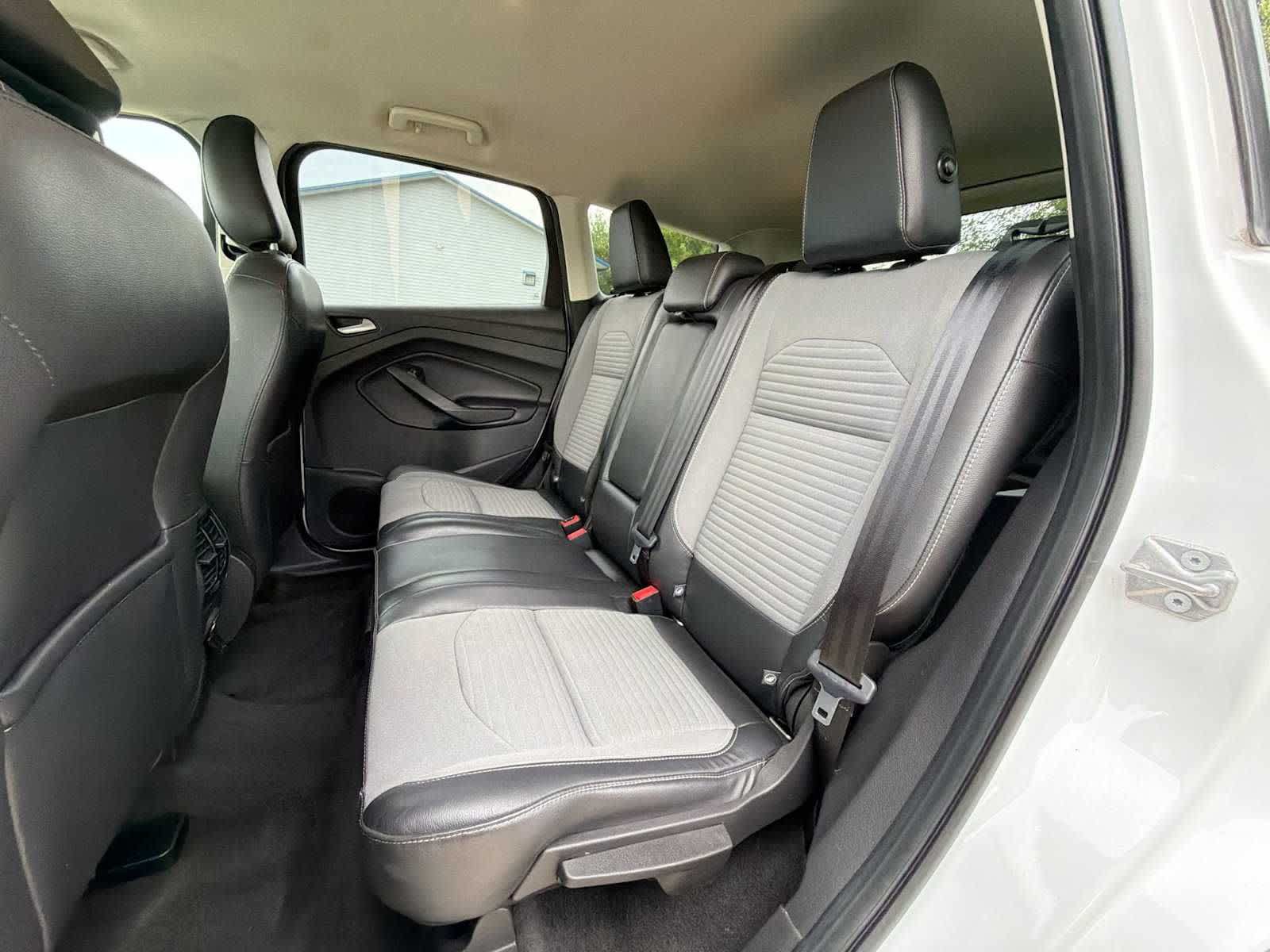 Used 2019 Ford Escape SE FWD image 16