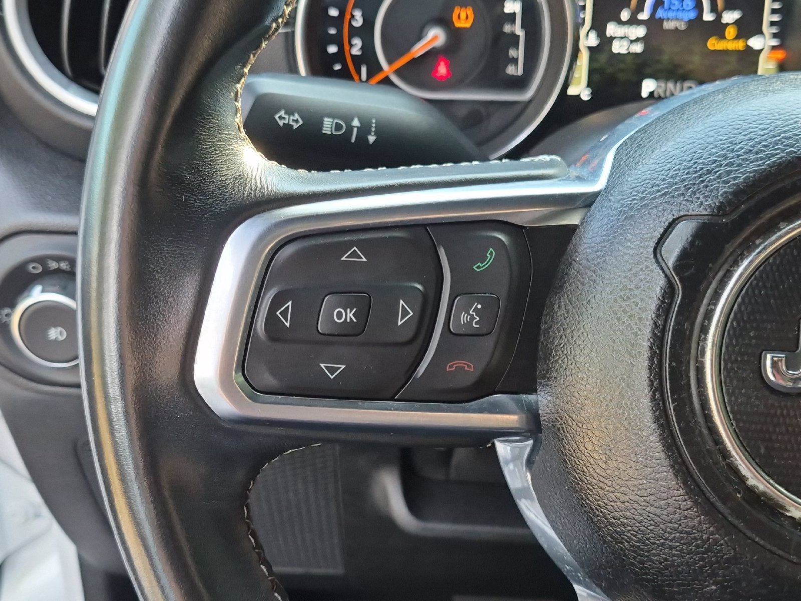 Used 2018 Jeep Wrangler Unlimited Sahara AWD/4WD image 15