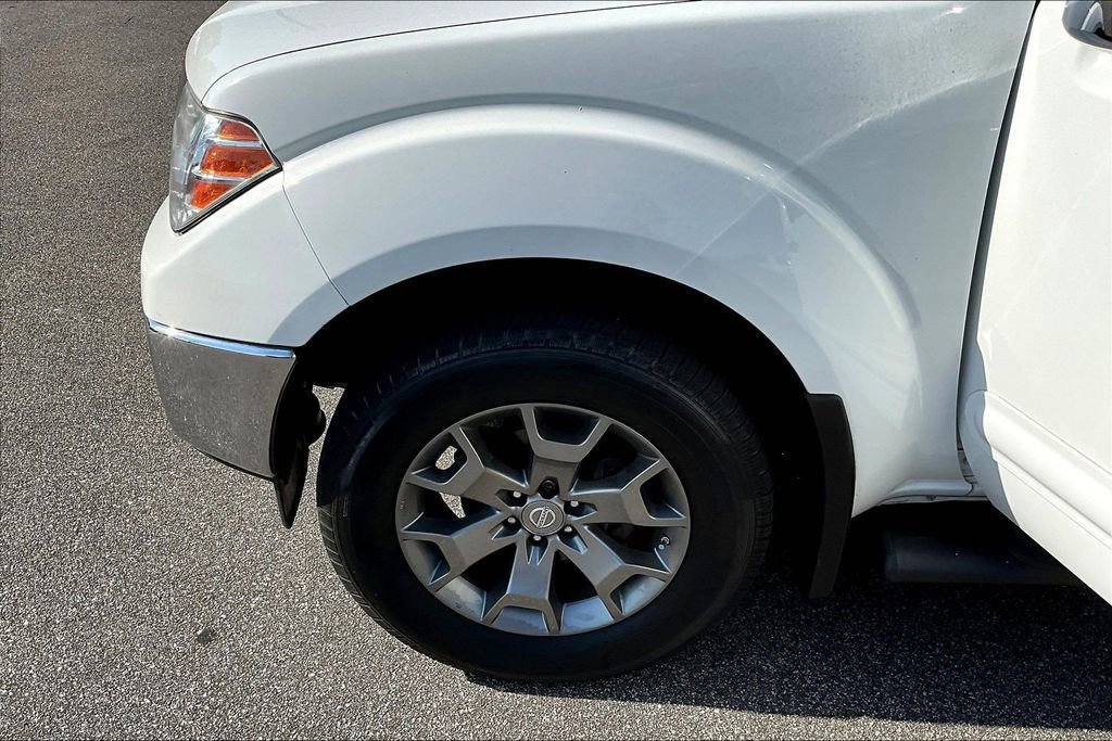 Used 2017 Nissan Frontier SL w/ Moonroof Package AWD/4WD image 8