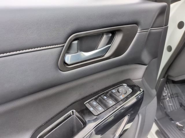 Used 2022 Nissan Pathfinder SV image 19