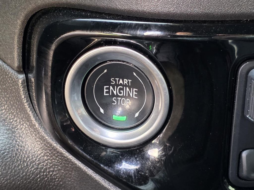 Used 2024 Chevrolet Silverado 1500 ZR2 w/ Technology Package image 31