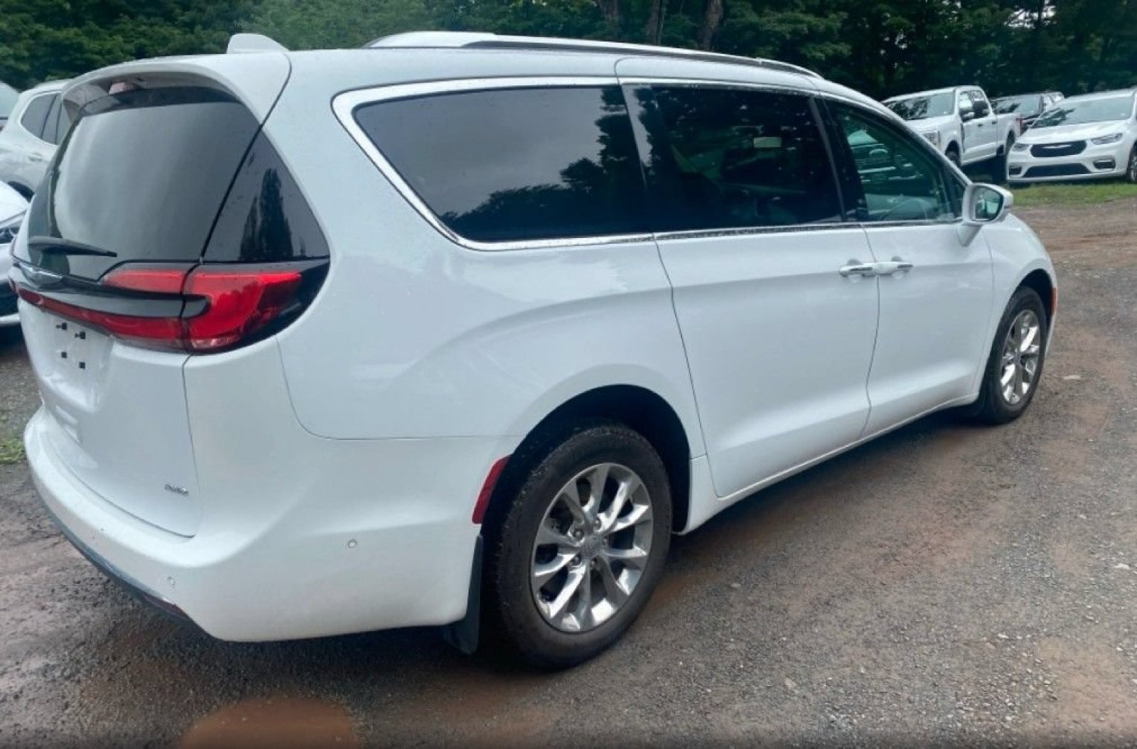 Used 2021 Chrysler Pacifica Touring-L w/ Premium & Safety Sphere Group AWD/4WD image 6