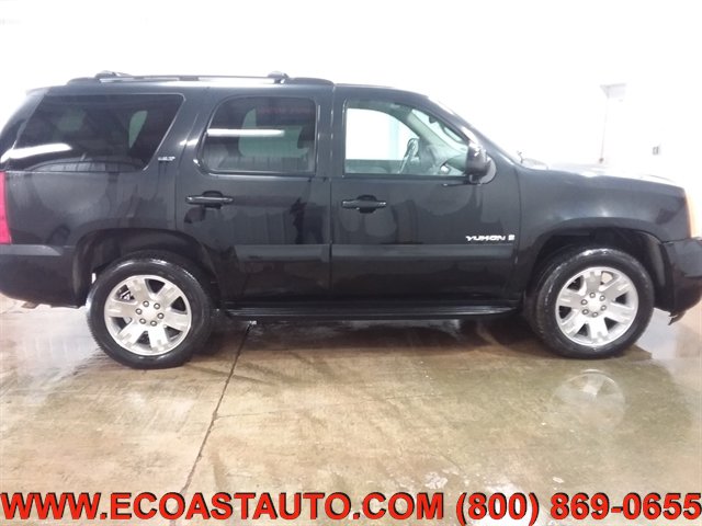 Used 2007 GMC Yukon SLT w/ SLT Preferred Equipment Group AWD/4WD image 2