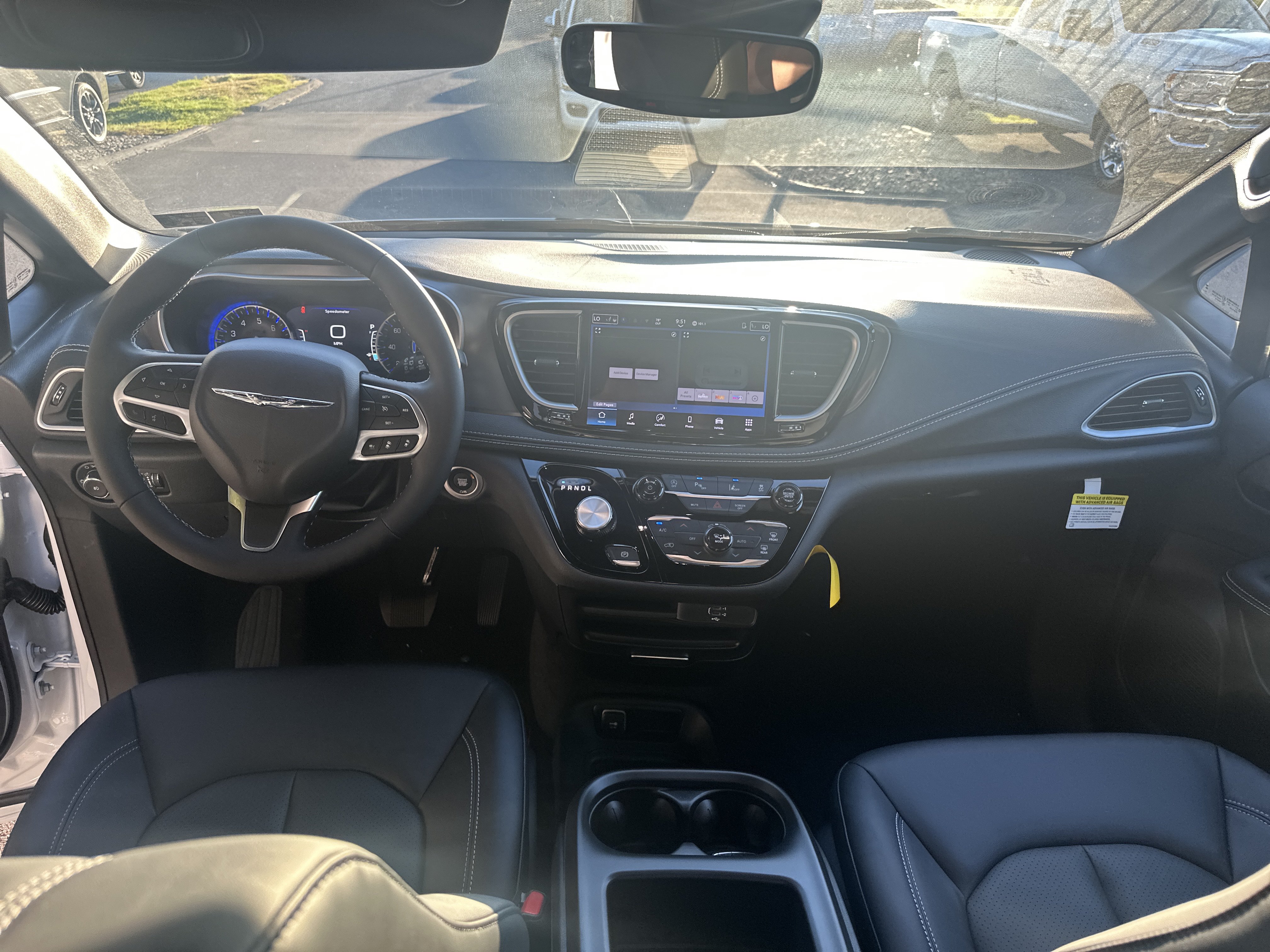 New 2026 Chrysler Pacifica Select FWD image 15