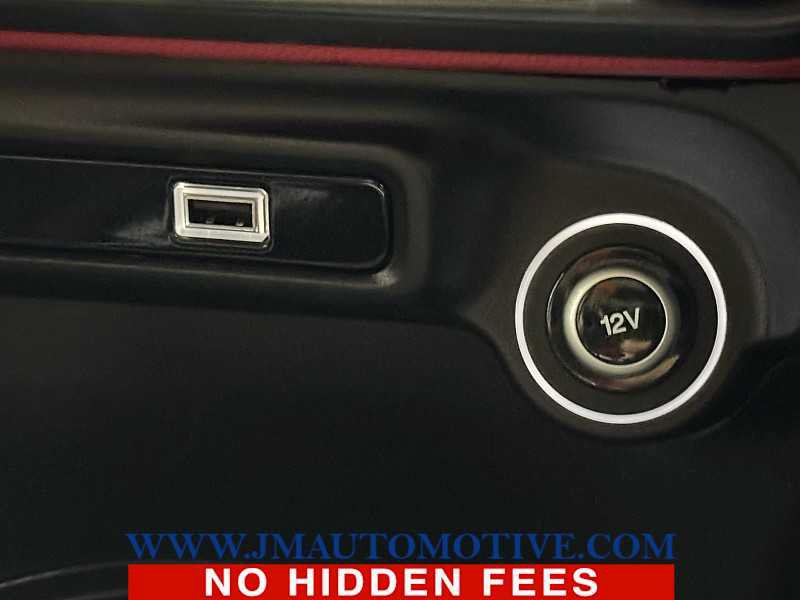 Used 2020 Alfa Romeo Giulia Ti w/ Active Blind Spot Package AWD/4WD image 39