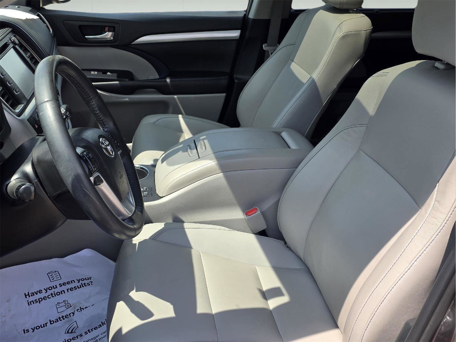 Used 2019 Toyota Highlander XLE image 14