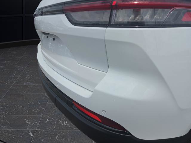 New 2025 Jeep Grand Cherokee Altitude image 35