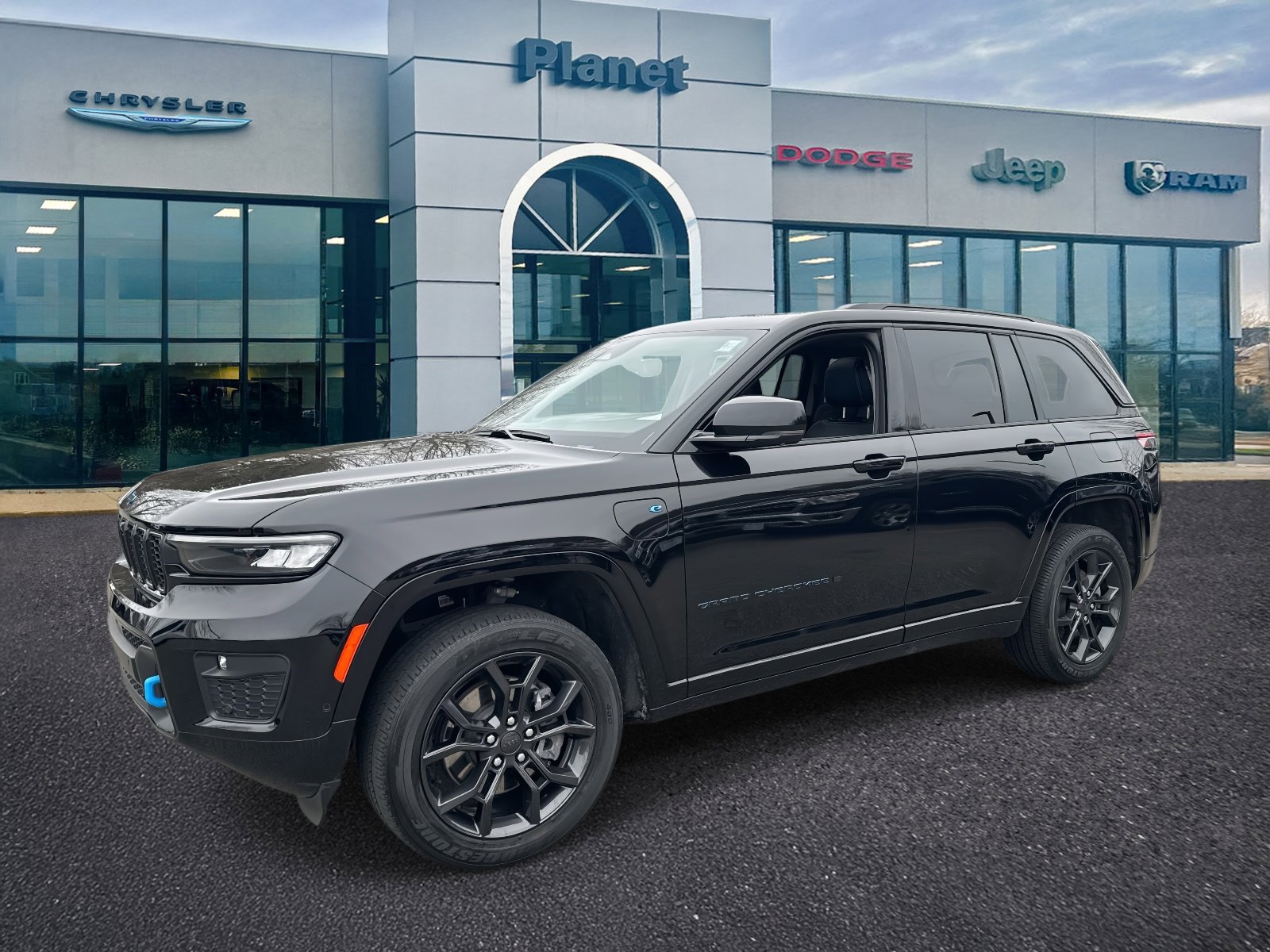 Used 2023 Jeep Grand Cherokee 30th Anniversary image 4