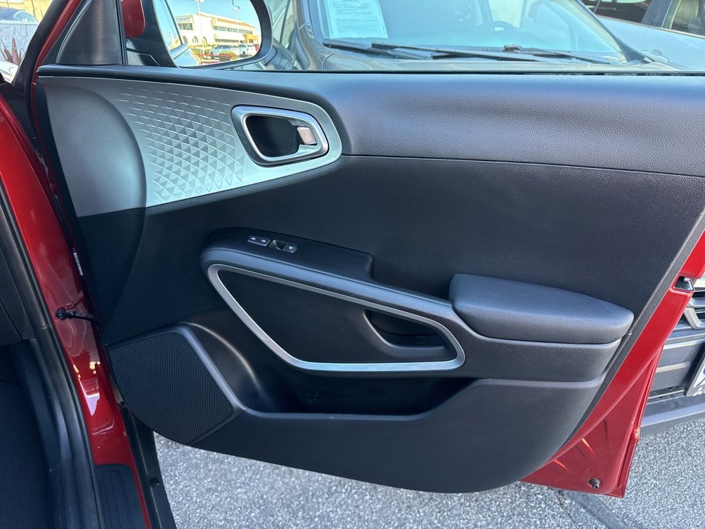 Used 2025 Kia Soul S image 31