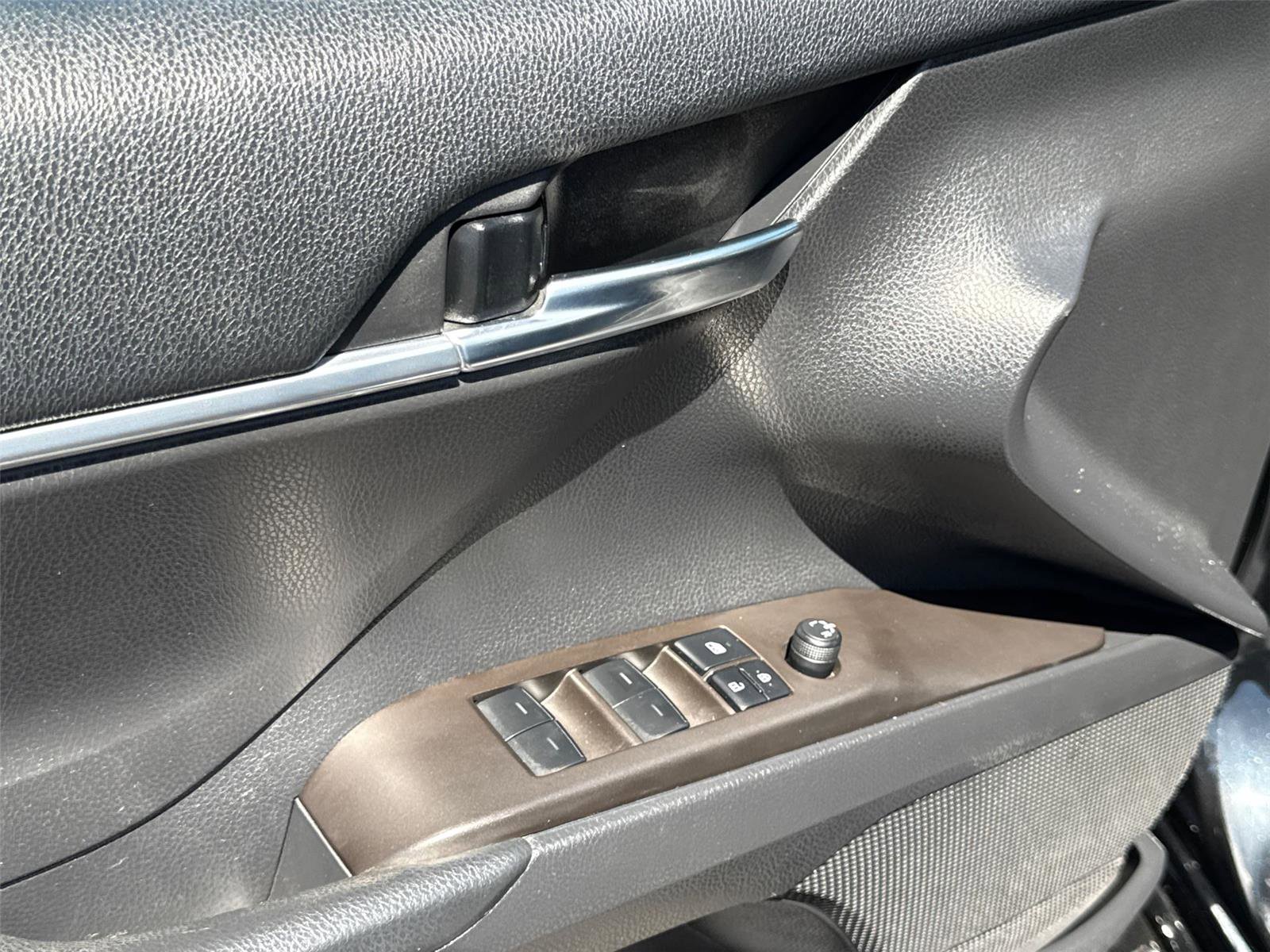 Used 2022 Toyota Camry SE w/ Carpet Mat Package (TMS) image 29