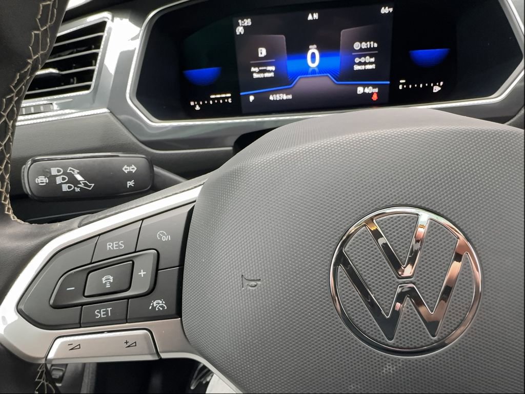 Used 2022 Volkswagen Tiguan SE w/ Panoramic Sunroof Package FWD image 45