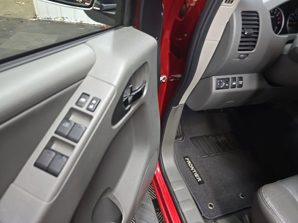 Used 2019 Nissan Frontier SL image 29