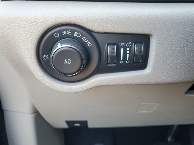 Used 2024 Chrysler Pacifica Touring-L image 21