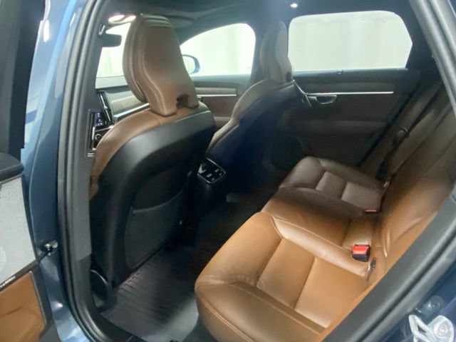 Used 2025 Volvo V90 B6 Cross Country Ultra AWD/4WD image 13