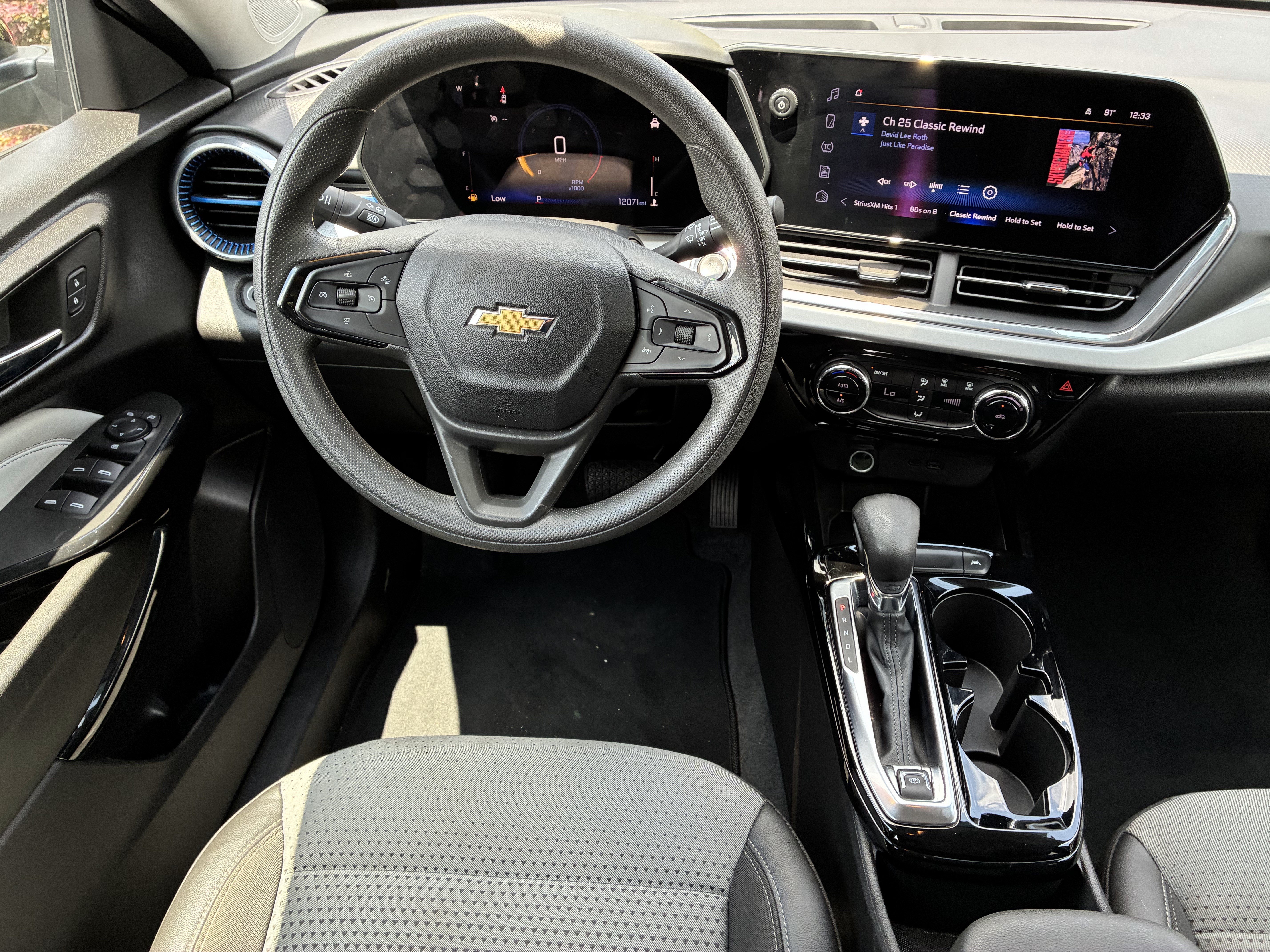 Used 2025 Chevrolet Trax LT FWD image 20