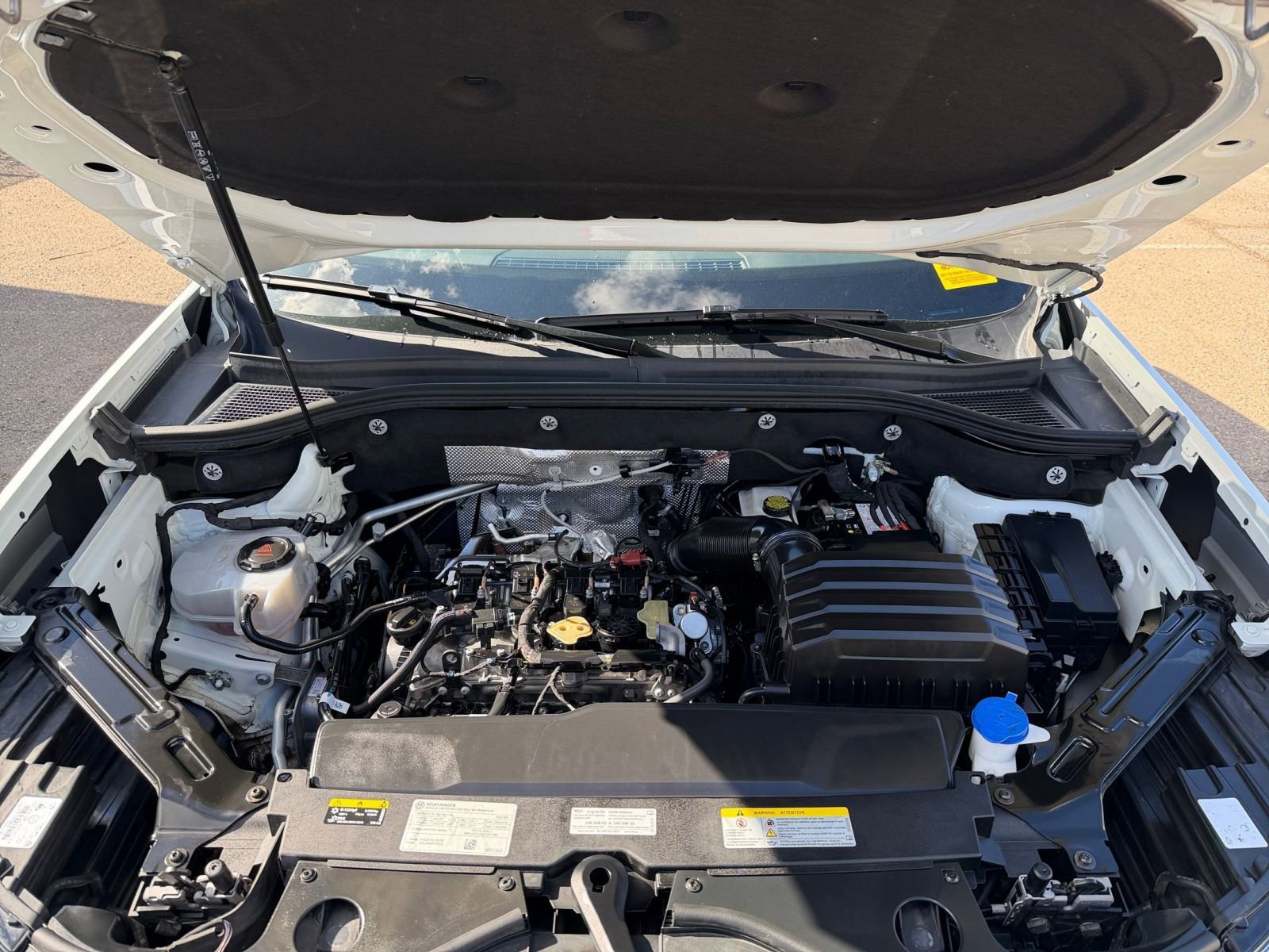 Used 2025 Volkswagen Atlas Cross Sport SE image 32