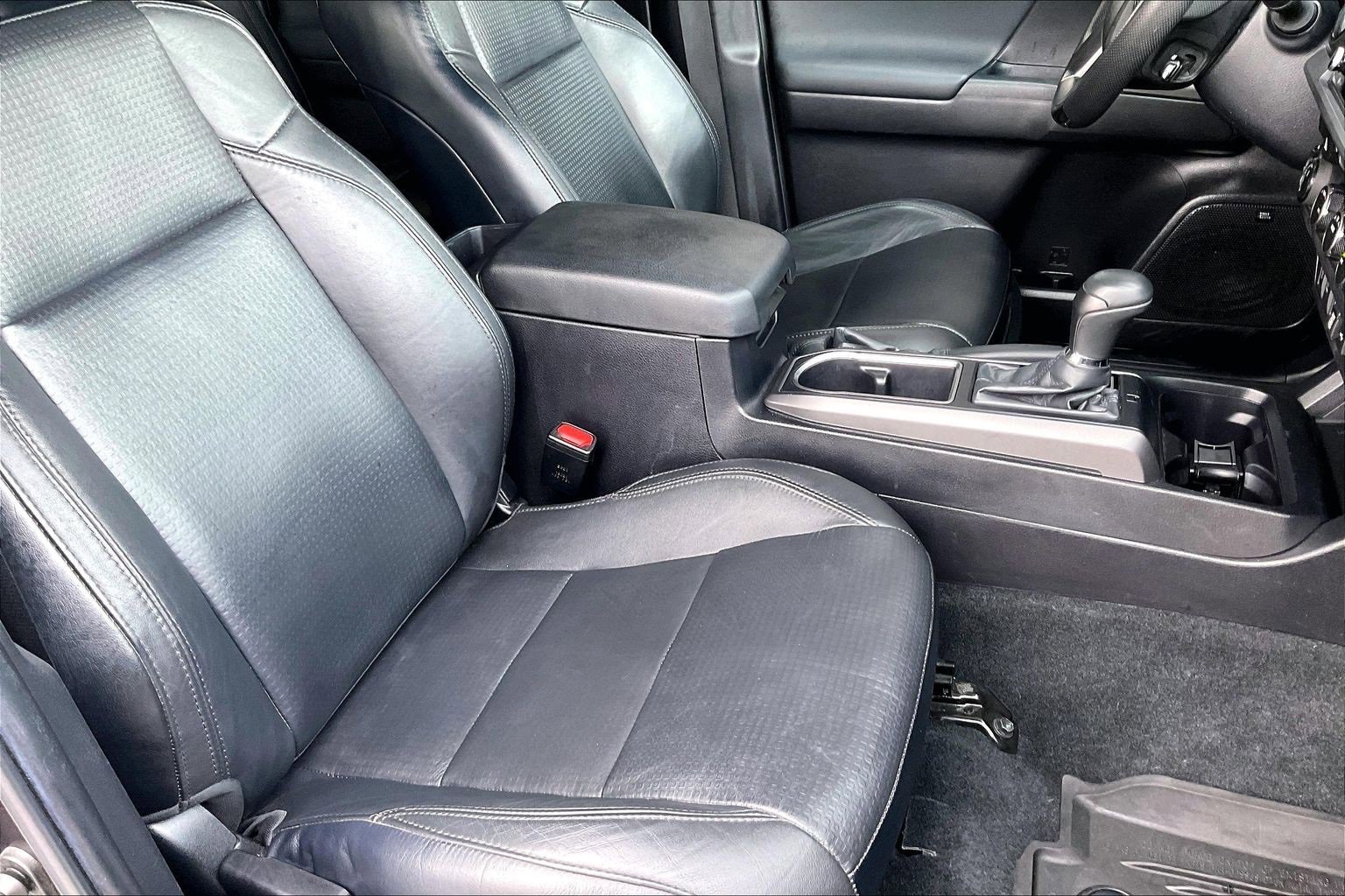 Used 2022 Toyota Tacoma TRD Off-Road image 22